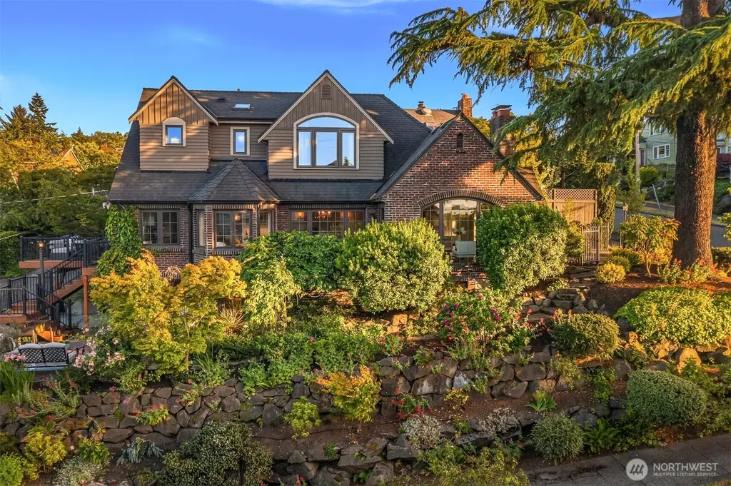2556 1st Avenue N Seattle WA 98109