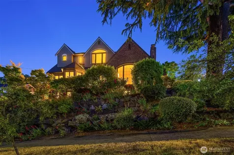 2556 1st Avenue N Seattle WA 98109