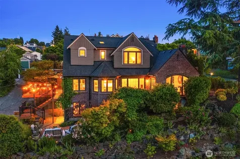 2556 1st Avenue N Seattle WA 98109
