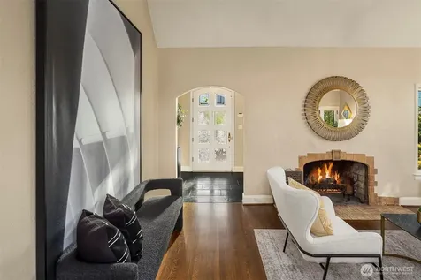 2556 1st Avenue N Seattle WA 98109