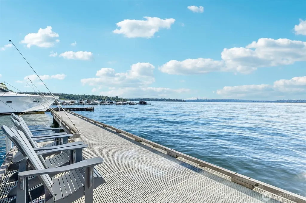 6421 Lake Washington Boulevard NE Kirkland WA 98033