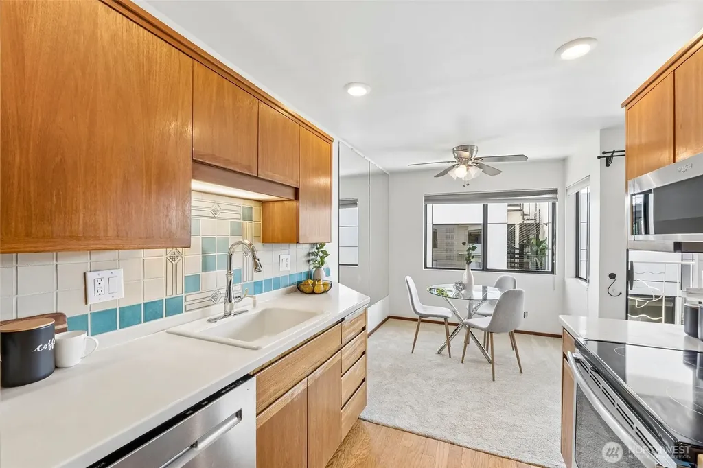 6421 Lake Washington Boulevard NE Kirkland WA 98033