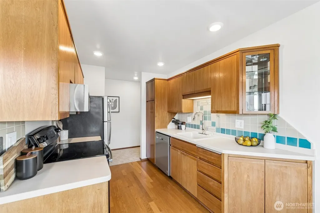 6421 Lake Washington Boulevard NE Kirkland WA 98033