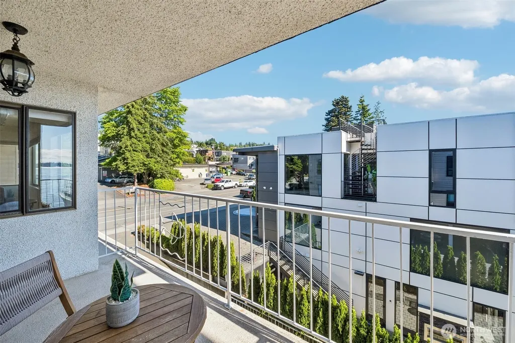 6421 Lake Washington Boulevard NE Kirkland WA 98033