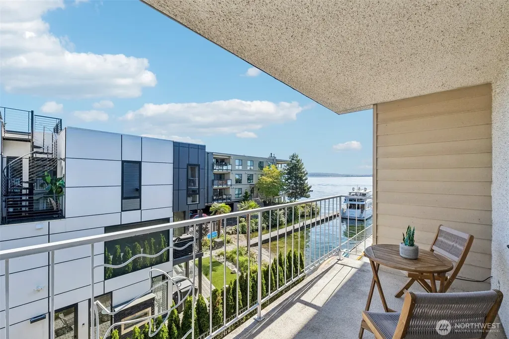 6421 Lake Washington Boulevard NE Kirkland WA 98033