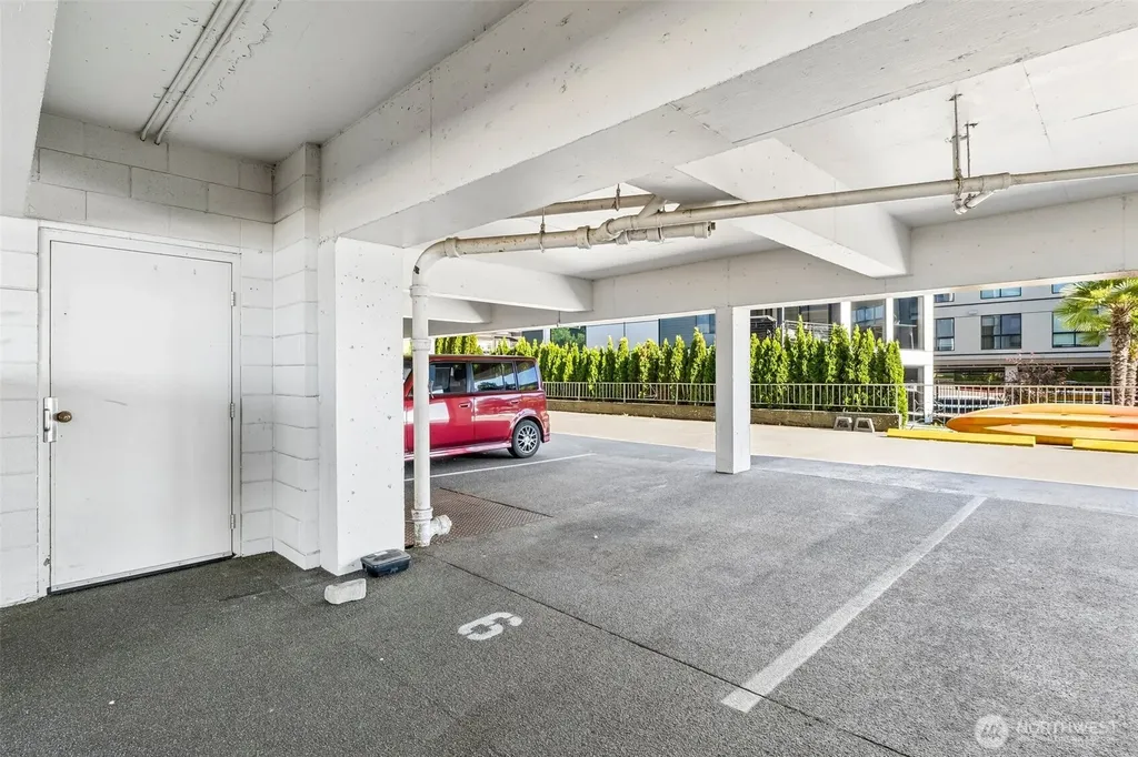 6421 Lake Washington Boulevard NE Kirkland WA 98033