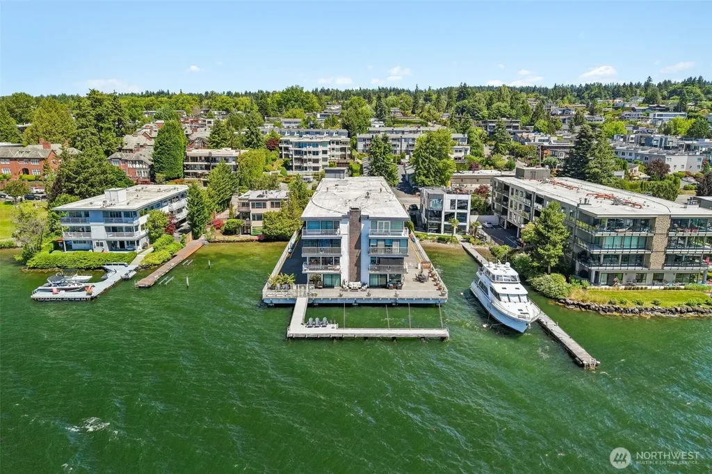 6421 Lake Washington Boulevard NE Kirkland WA 98033