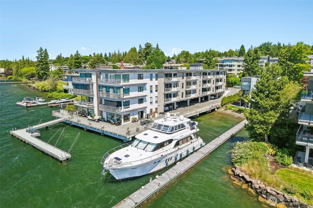 6421 Lake Washington Boulevard NE Kirkland WA 98033