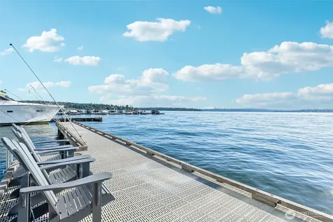 6421 Lake Washington Boulevard NE Kirkland WA 98033