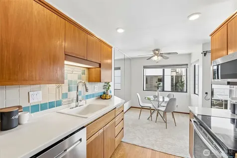 6421 Lake Washington Boulevard NE Kirkland WA 98033