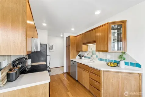 6421 Lake Washington Boulevard NE Kirkland WA 98033