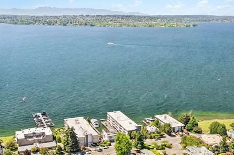 6421 Lake Washington Boulevard NE Kirkland WA 98033
