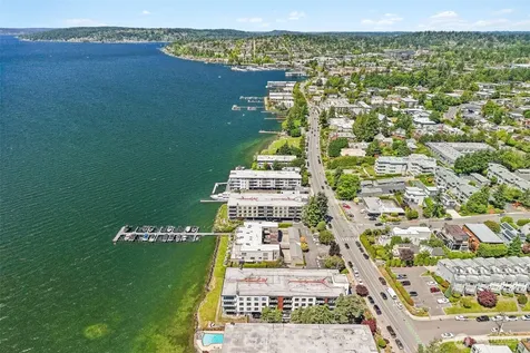 6421 Lake Washington Boulevard NE Kirkland WA 98033