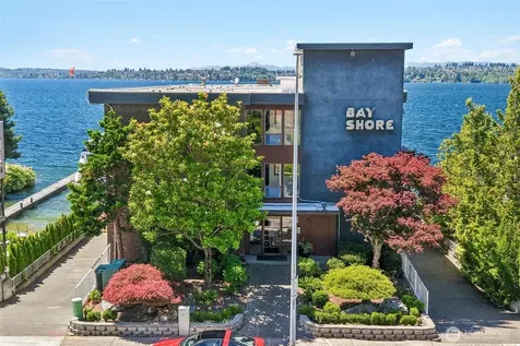 6421 Lake Washington Boulevard NE Kirkland WA 98033