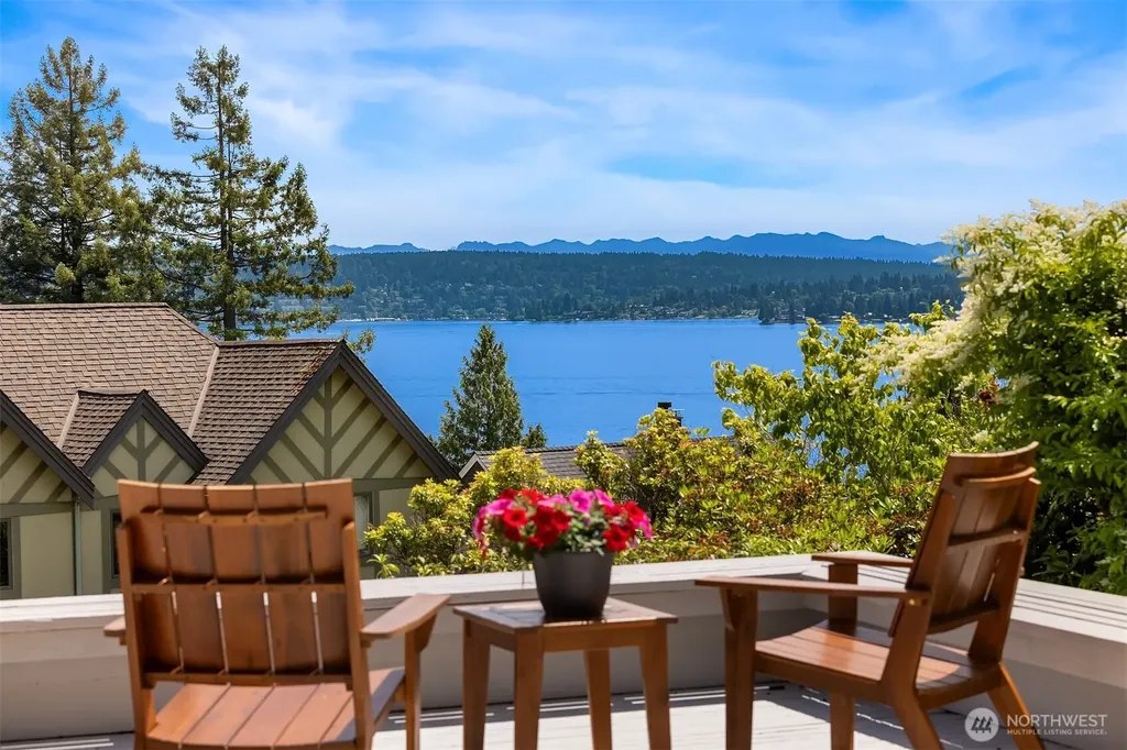 4529 E Laurel Drive NE Seattle WA 98105