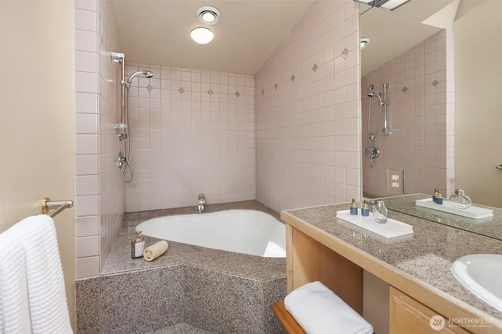 4529 E Laurel Drive NE Seattle WA 98105