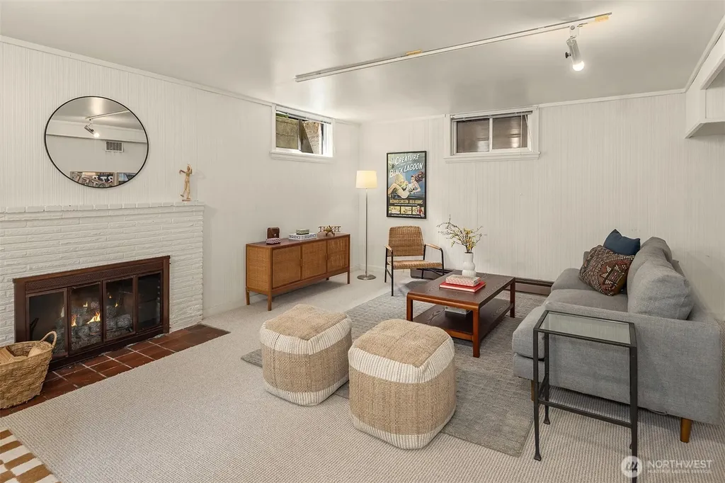 4529 E Laurel Drive NE Seattle WA 98105