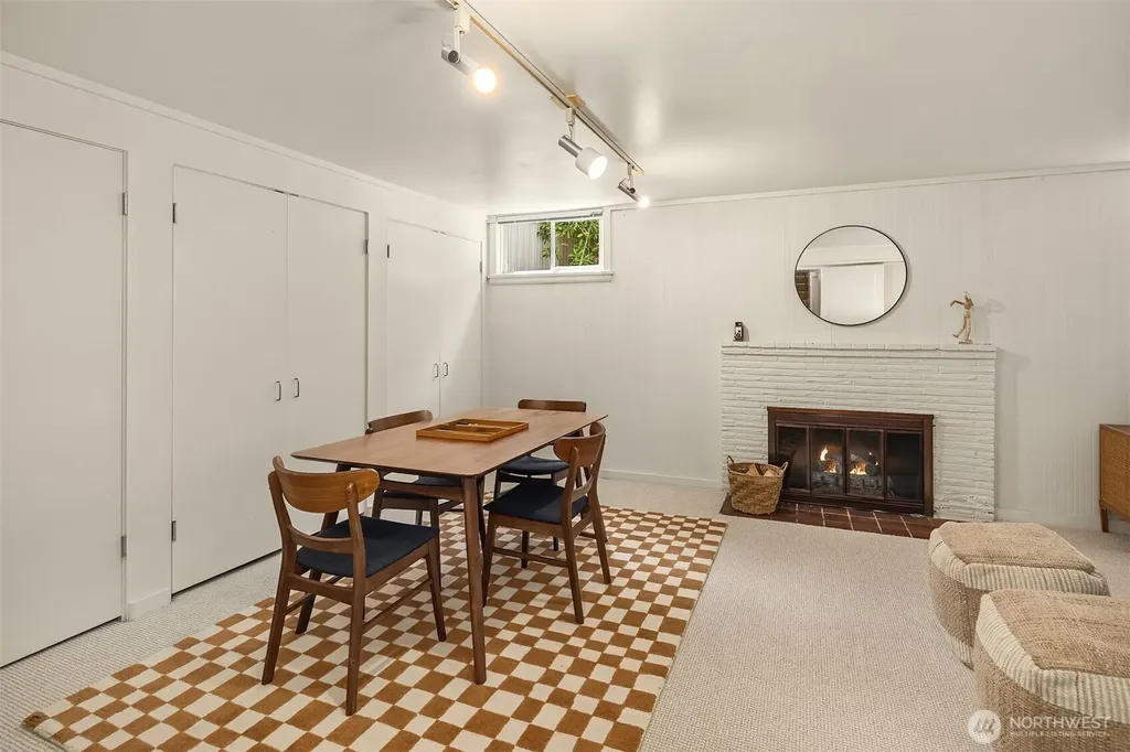 4529 E Laurel Drive NE Seattle WA 98105