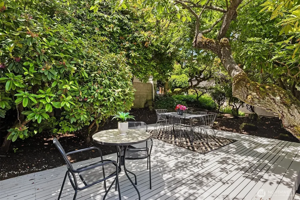 4529 E Laurel Drive NE Seattle WA 98105