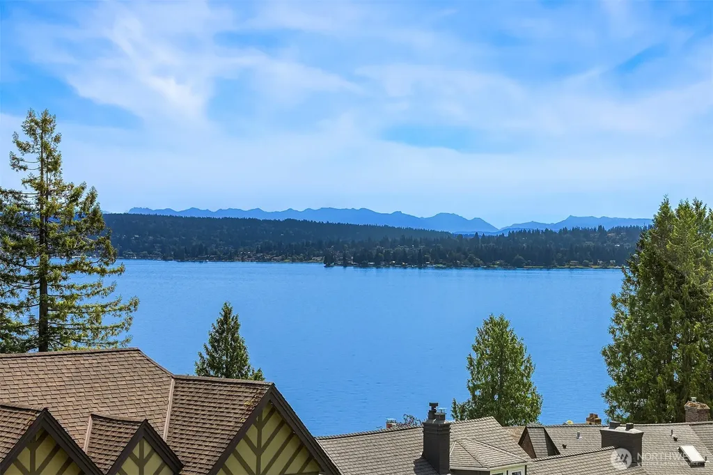 4529 E Laurel Drive NE Seattle WA 98105