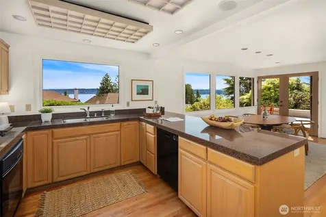 4529 E Laurel Drive NE Seattle WA 98105