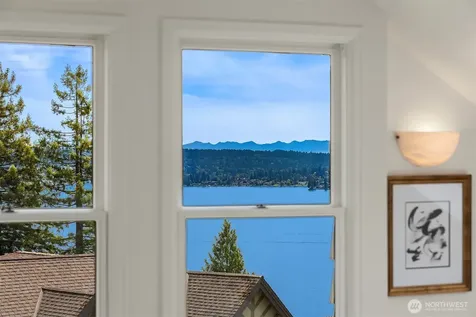 4529 E Laurel Drive NE Seattle WA 98105