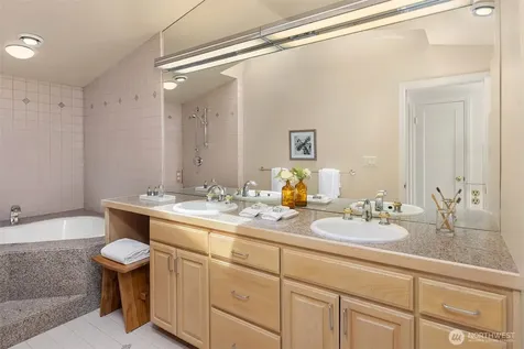 4529 E Laurel Drive NE Seattle WA 98105