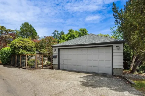 4529 E Laurel Drive NE Seattle WA 98105