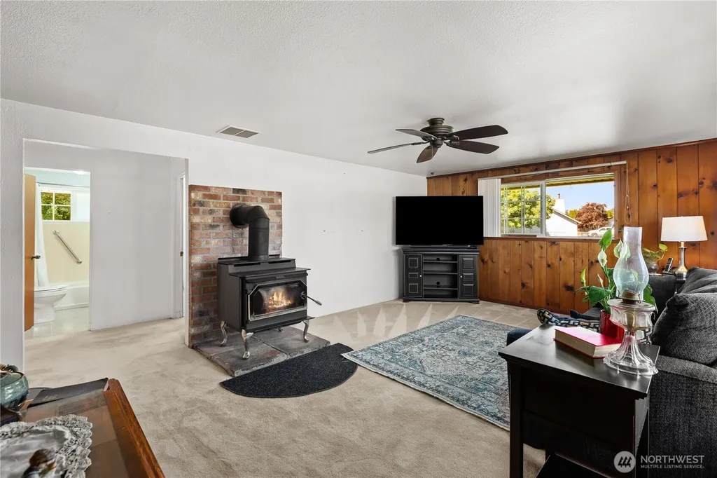 426 4th Avenue SE Pacific WA 98047