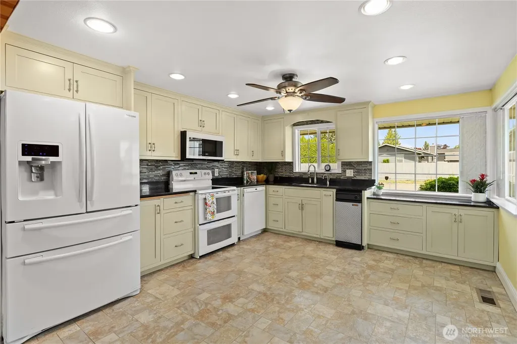 426 4th Avenue SE Pacific WA 98047