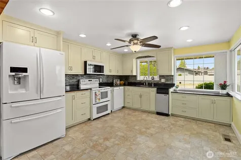 426 4th Avenue SE Pacific WA 98047
