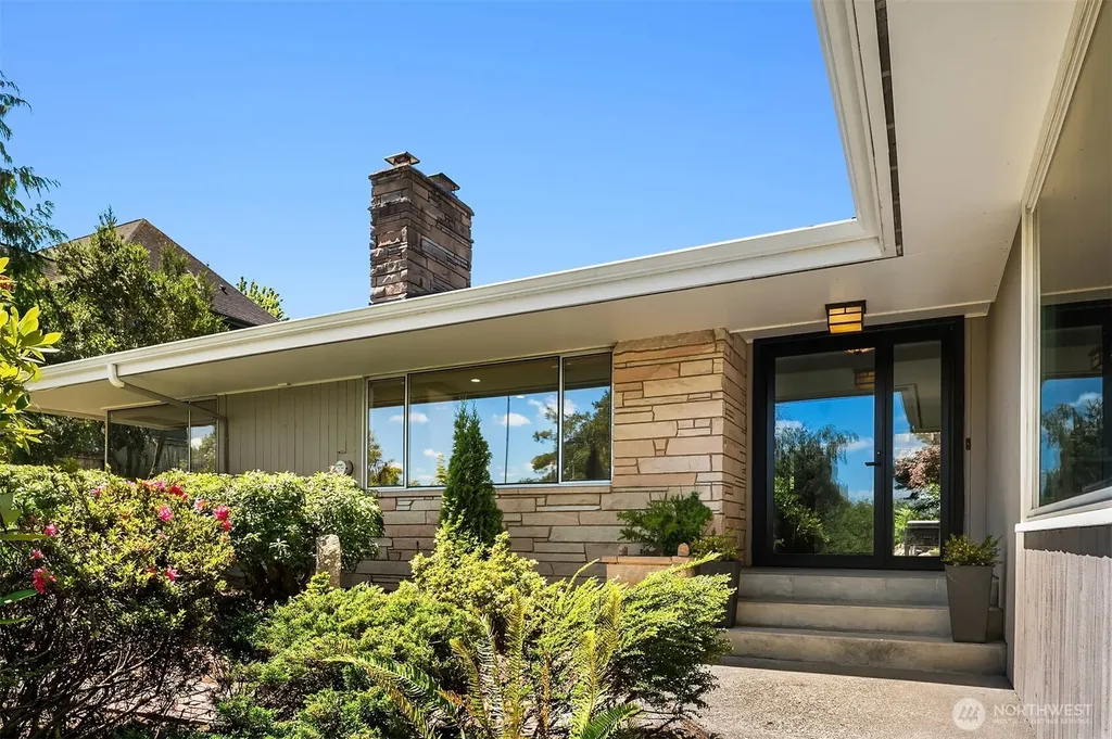 5757 64th Avenue NE Seattle WA 98105