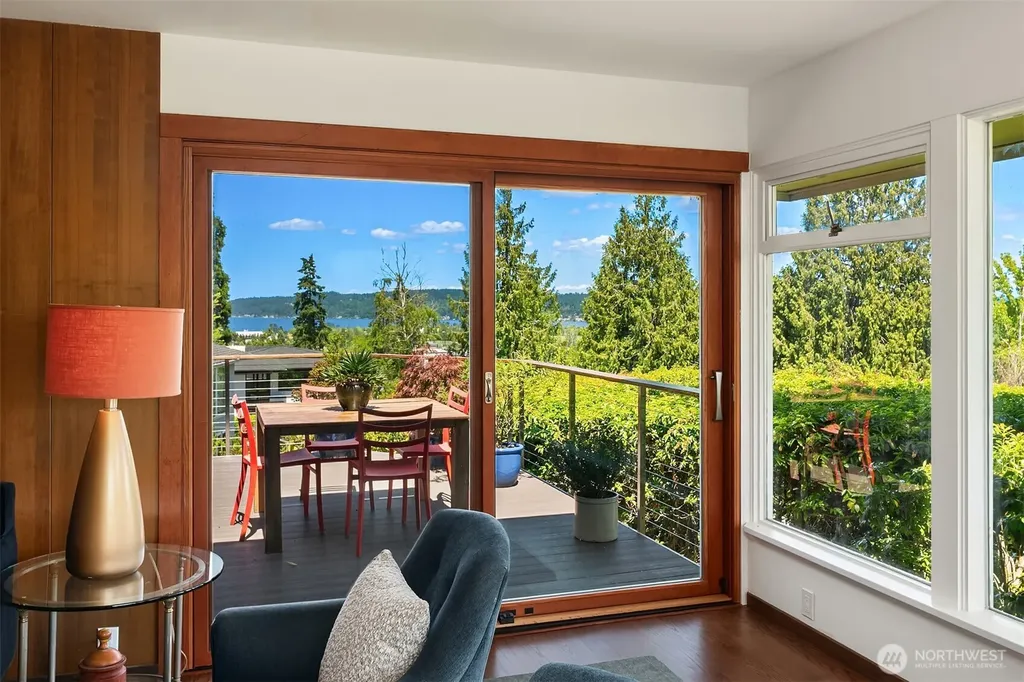 5757 64th Avenue NE Seattle WA 98105