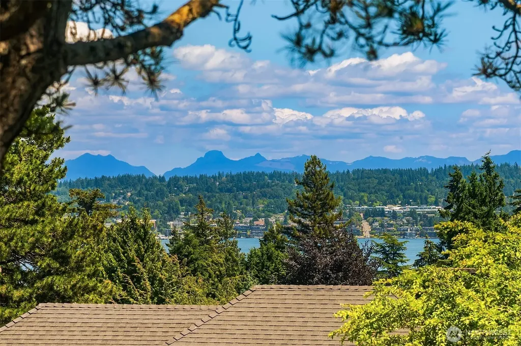 5757 64th Avenue NE Seattle WA 98105