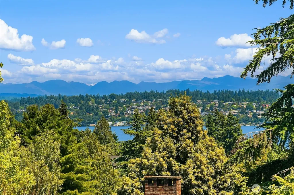 5757 64th Avenue NE Seattle WA 98105