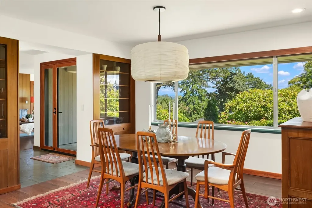 5757 64th Avenue NE Seattle WA 98105