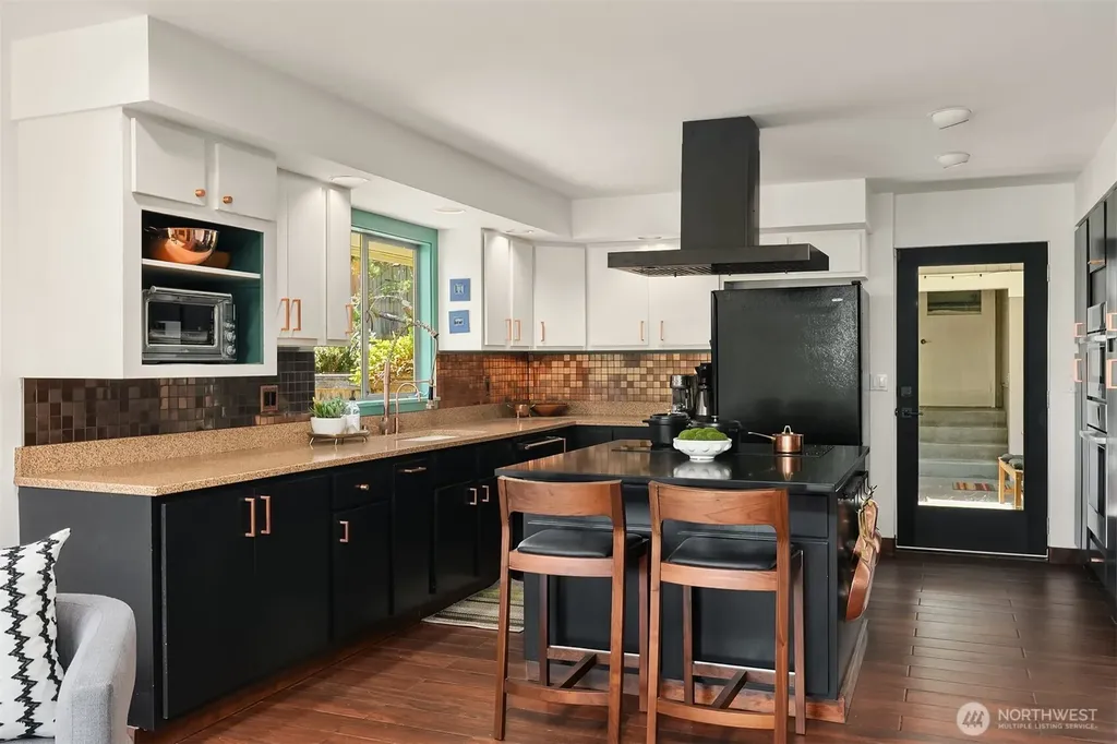 5757 64th Avenue NE Seattle WA 98105