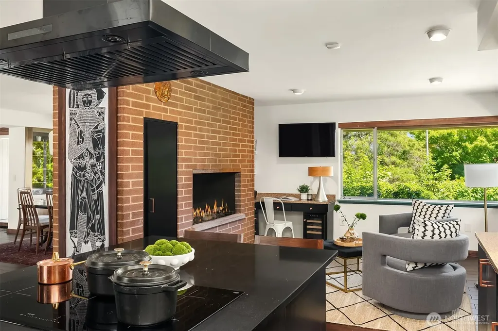 5757 64th Avenue NE Seattle WA 98105
