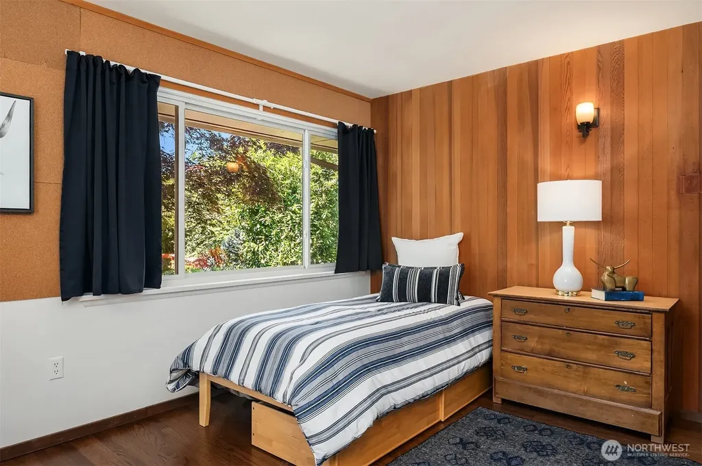 5757 64th Avenue NE Seattle WA 98105