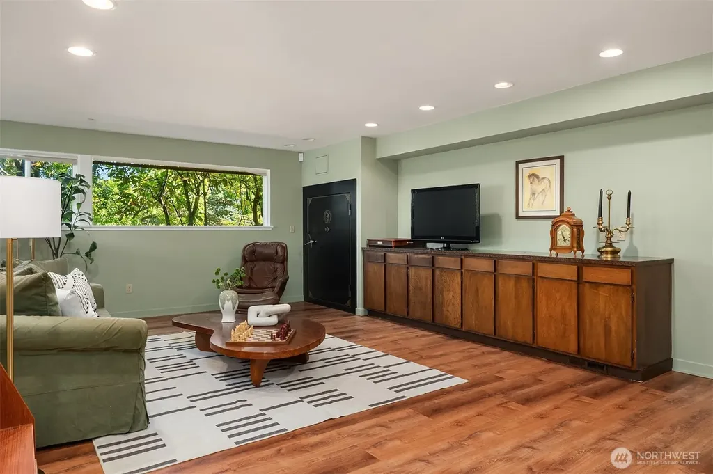 5757 64th Avenue NE Seattle WA 98105