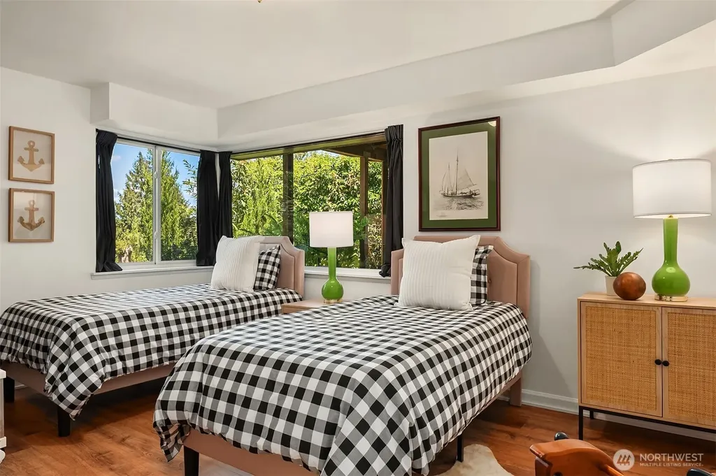 5757 64th Avenue NE Seattle WA 98105