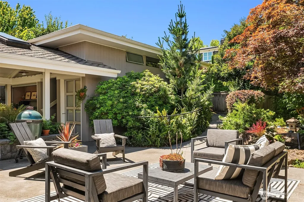 5757 64th Avenue NE Seattle WA 98105