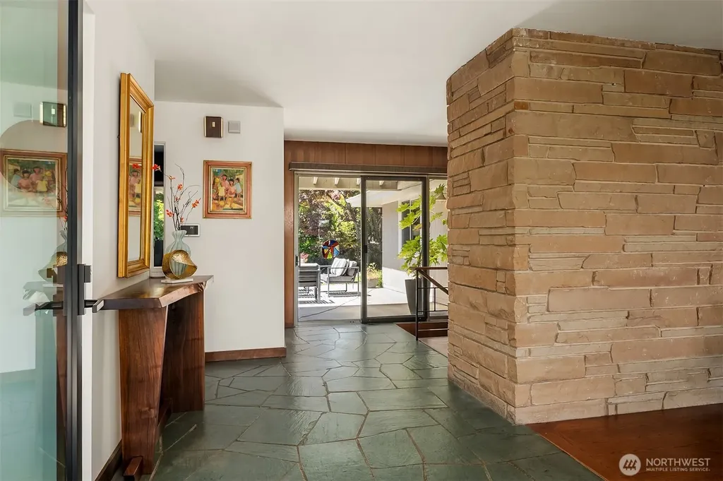 5757 64th Avenue NE Seattle WA 98105