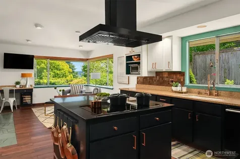 5757 64th Avenue NE Seattle WA 98105