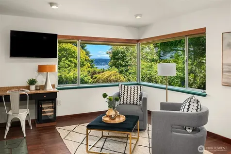 5757 64th Avenue NE Seattle WA 98105
