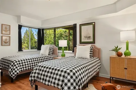 5757 64th Avenue NE Seattle WA 98105
