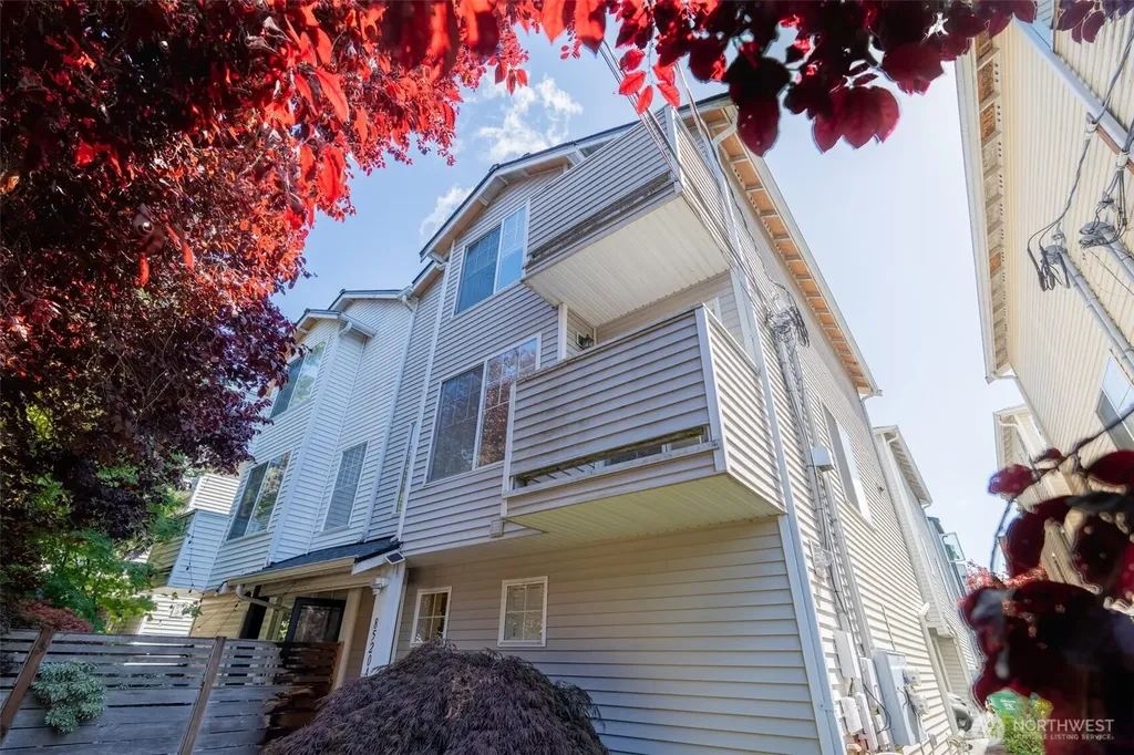 8520 Midvale Avenue N Seattle WA 98103