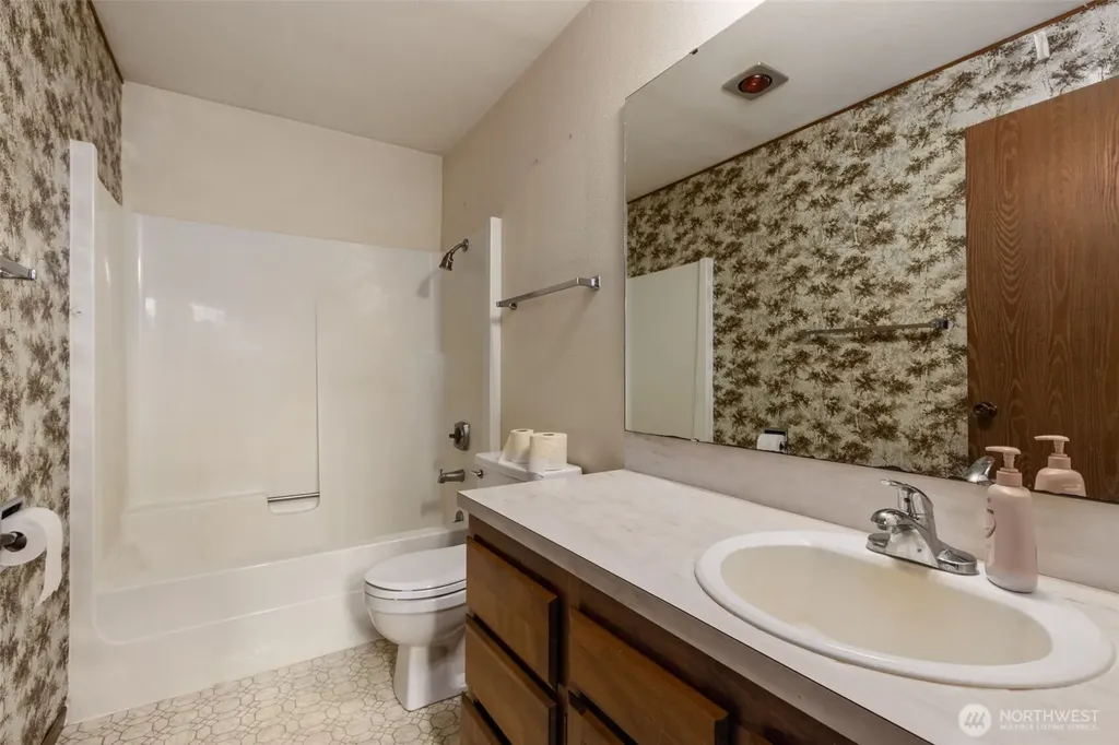 5359 Ruby Place NE Bainbridge Island WA 98110