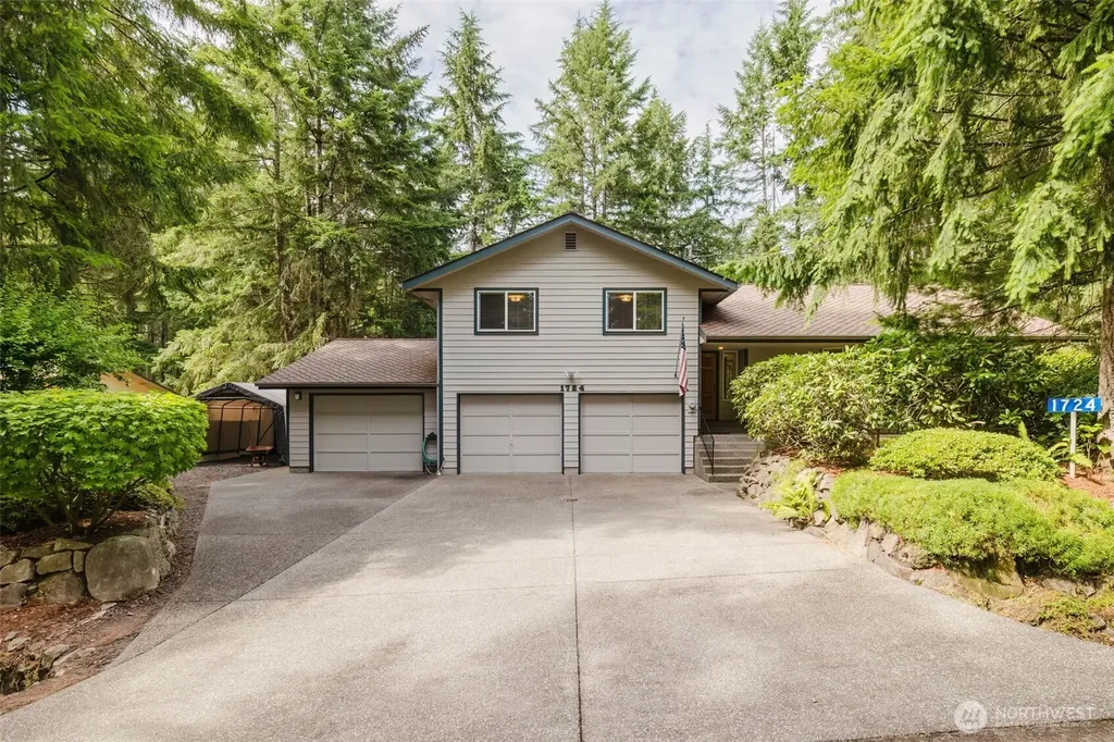 1724 NW Palmer Lane Bremerton WA 98311