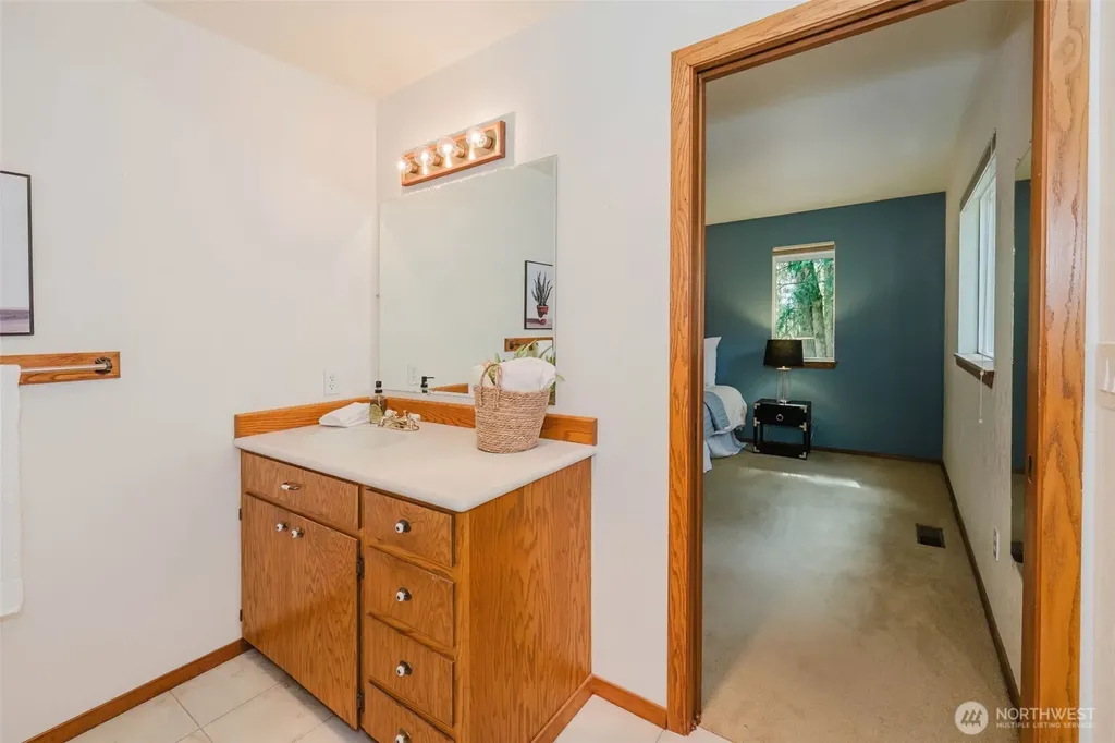 1724 NW Palmer Lane Bremerton WA 98311